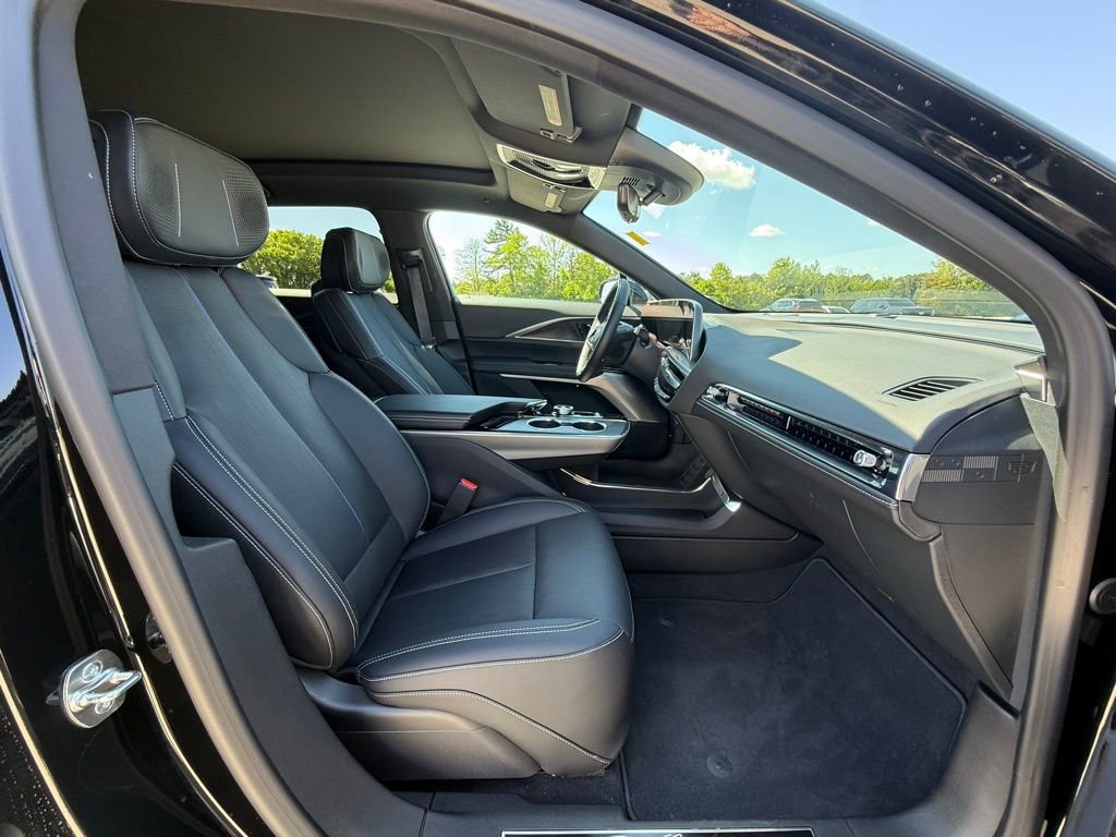 Certified 2025 Cadillac Lyriq Luxury AWD/4WD image 34