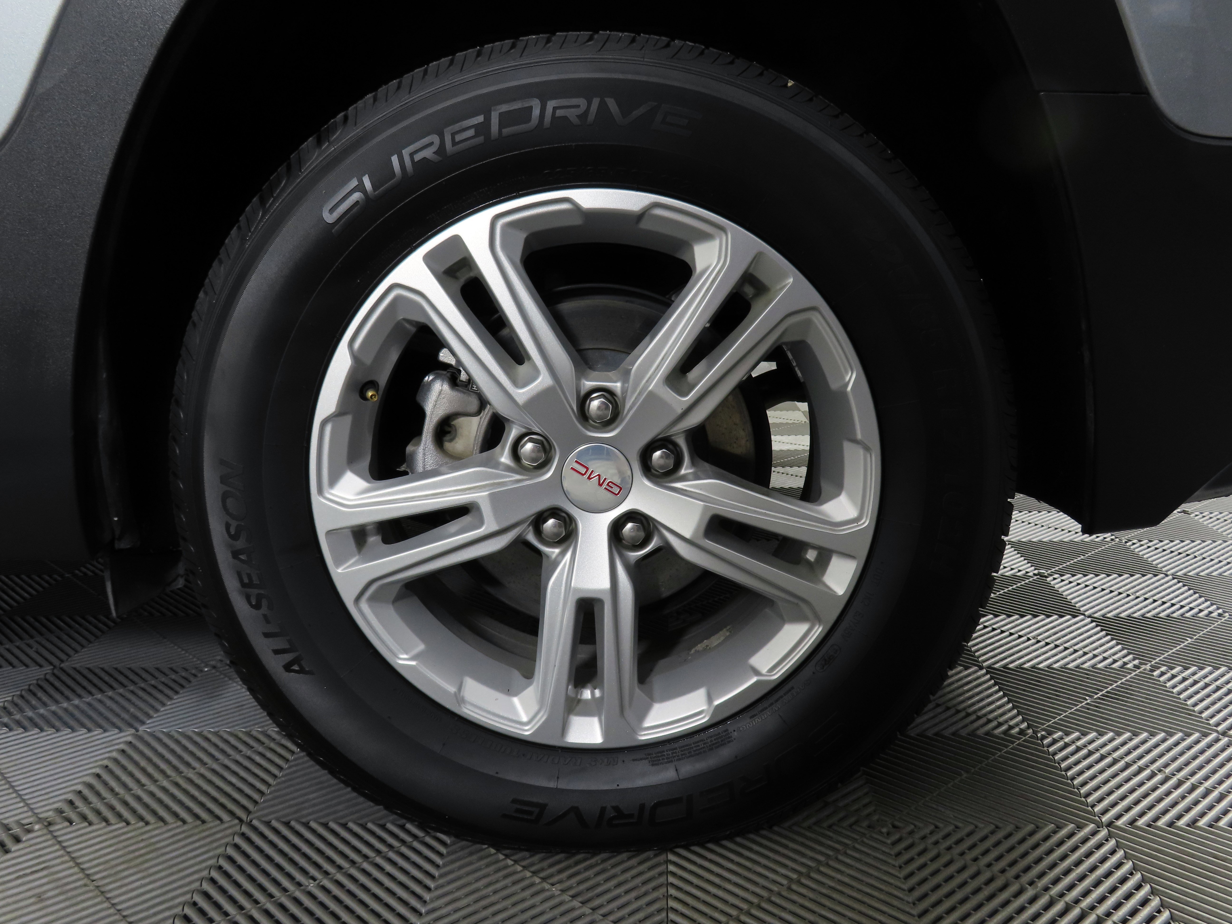 Used 2023 GMC Terrain SLE w/ Driver Convenience Package image 43