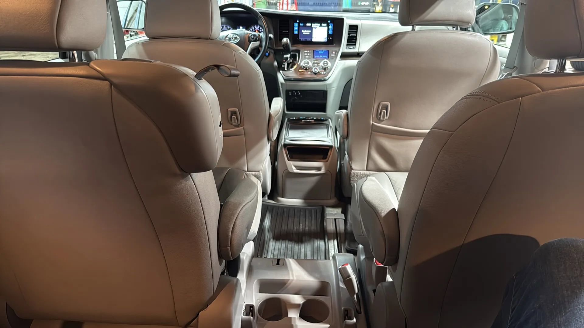 Used 2017 Toyota Sienna XLE w/ XLE Navigation Package FWD image 25