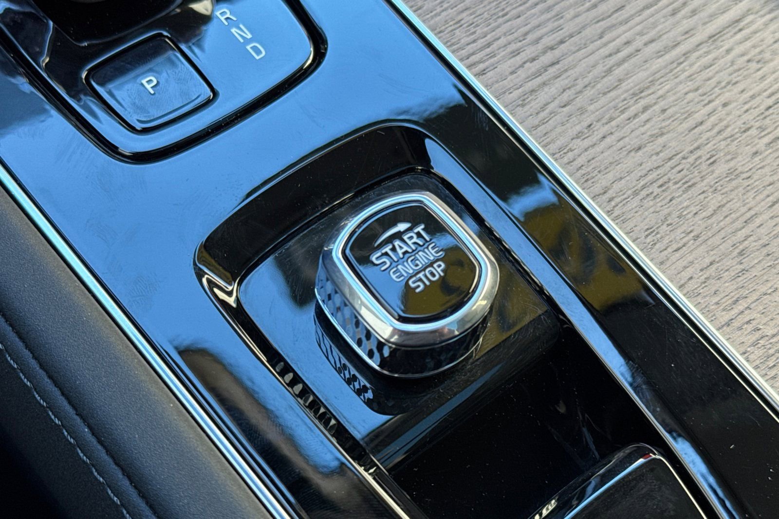 Used 2025 Volvo XC90 B6 Core w/ Protection Package Premier image 25