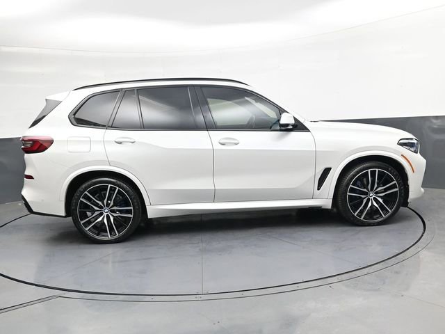 Used 2021 BMW X5 xDrive40i w/ M Sport Package AWD/4WD image 3