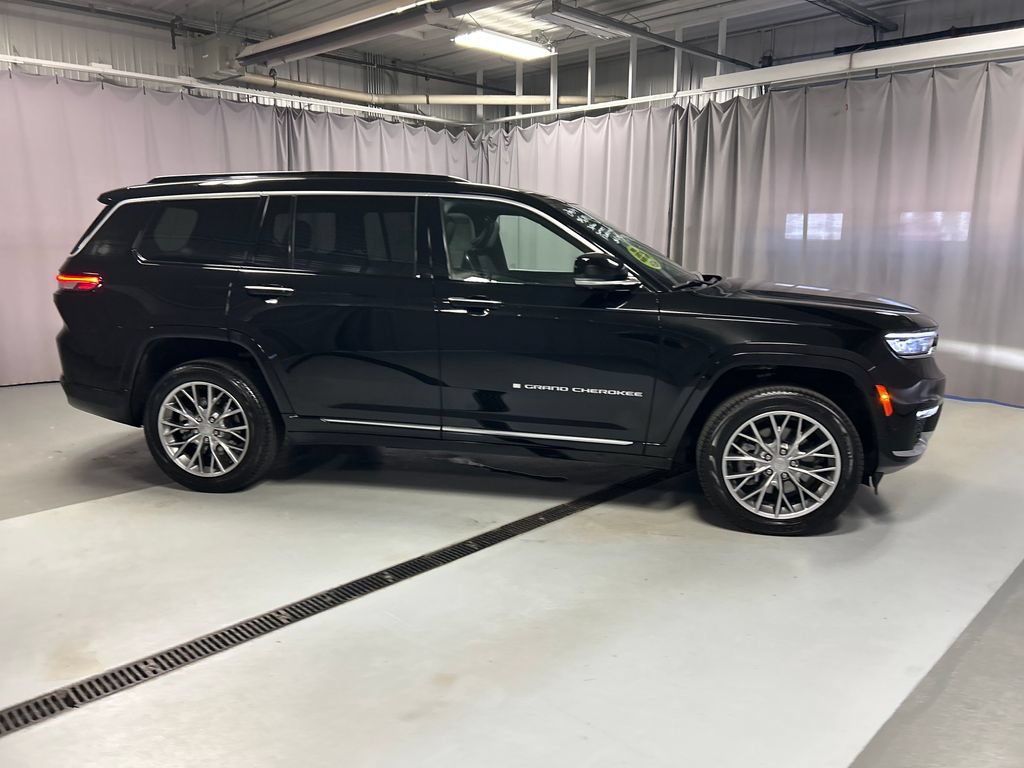 Used 2024 Jeep Grand Cherokee L Summit w/ Advanced Protech Group IV AWD/4WD image 8