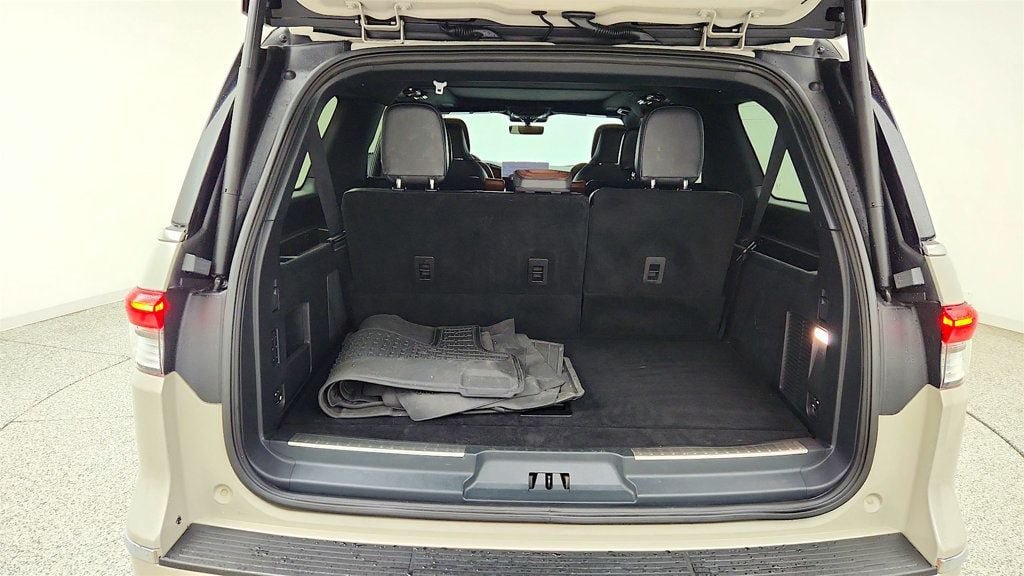 Used 2024 Lincoln Navigator L Reserve AWD/4WD image 22