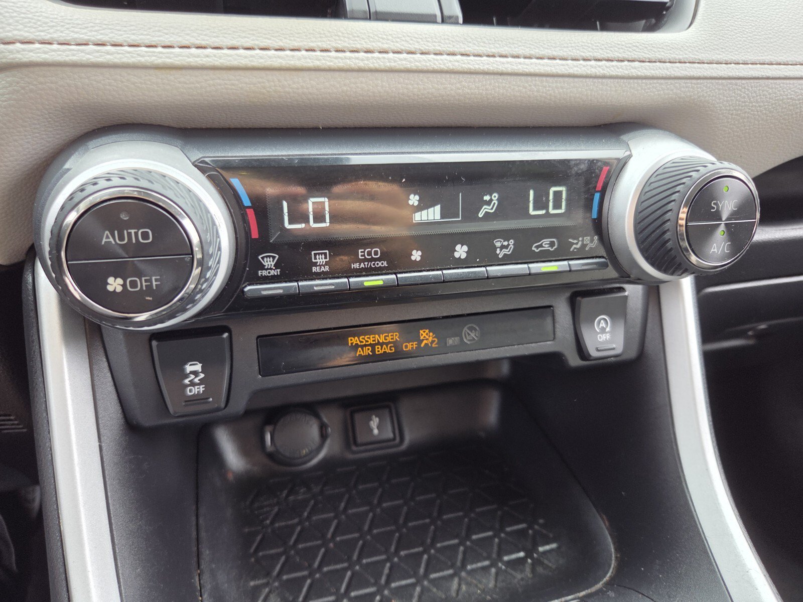 Used 2022 Toyota RAV4 XLE FWD image 27