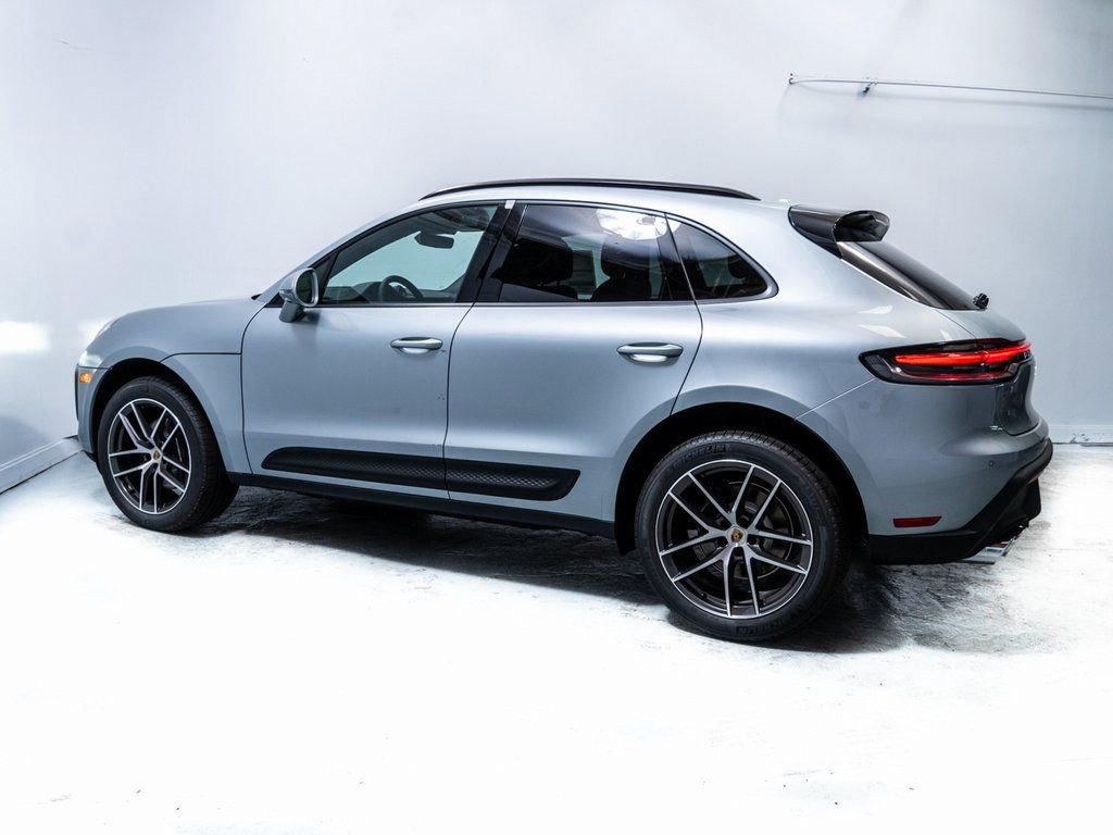 Used 2025 Porsche Macan image 2