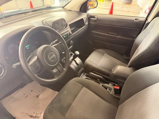 Used 2013 Jeep Compass Latitude w/ Sun/Sound Group AWD/4WD image 8