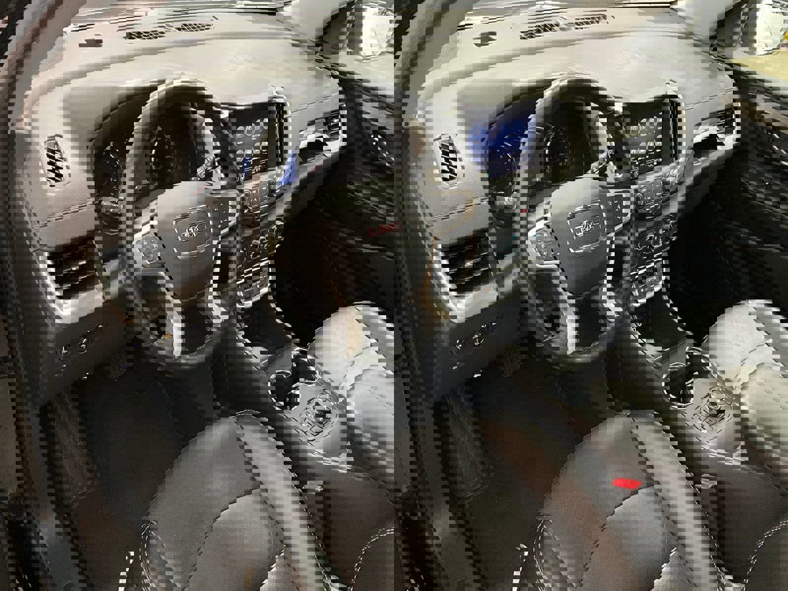 Used 2024 GMC Terrain SLT image 13