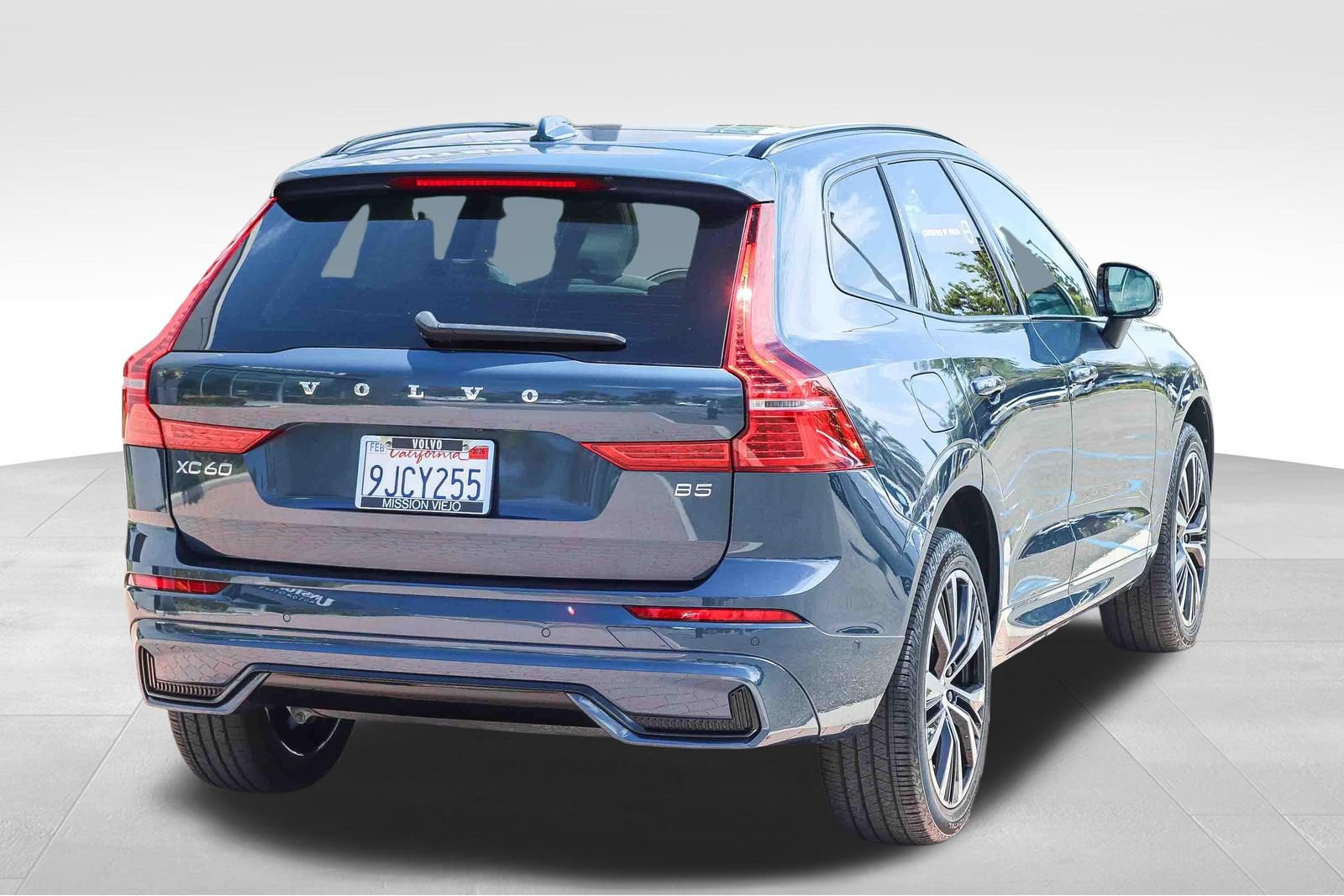 Used 2023 Volvo XC60 B5 Plus w/ Climate Package FWD image 8