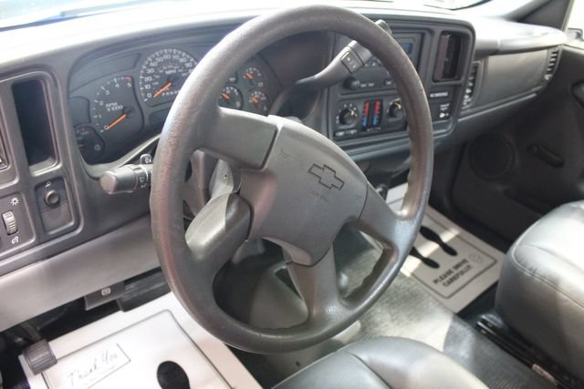 Used 2006 Chevrolet Silverado 2500 W/T w/ Heavy-Duty Power Package AWD/4WD image 18
