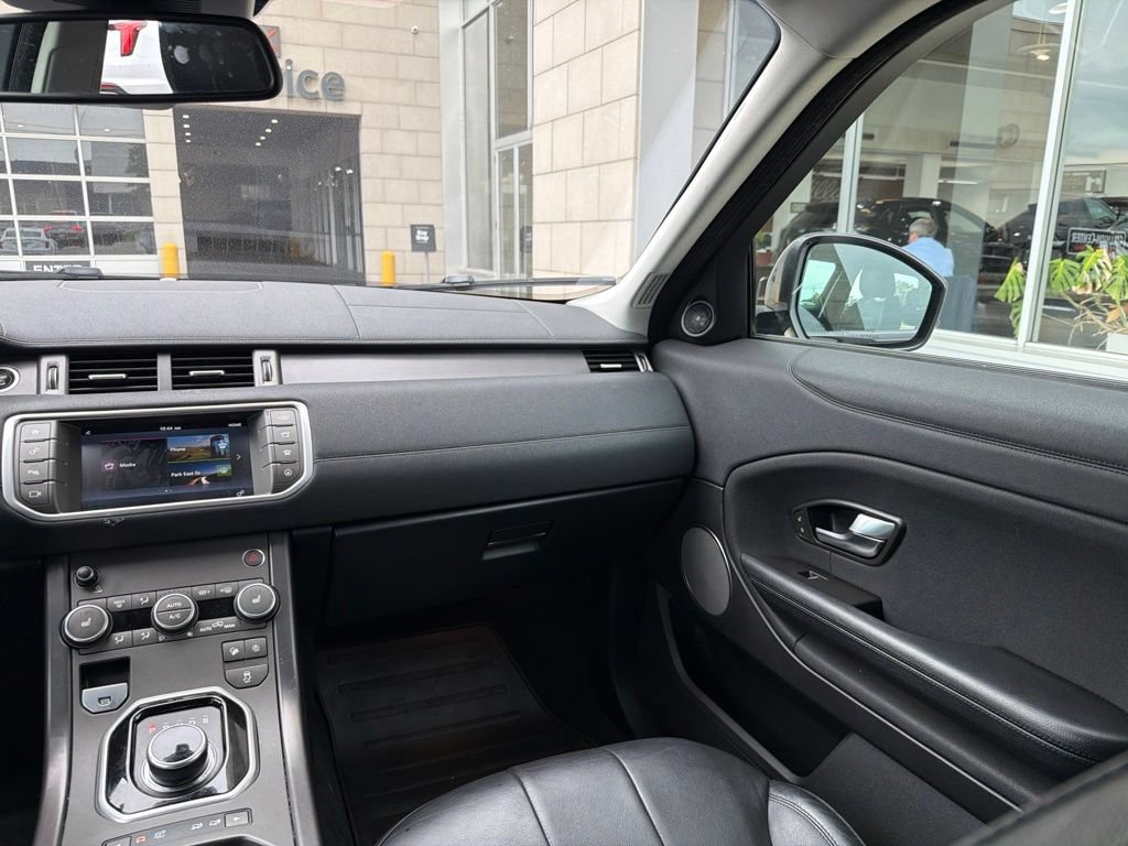 Used 2018 Land Rover Range Rover Evoque SE AWD/4WD image 16