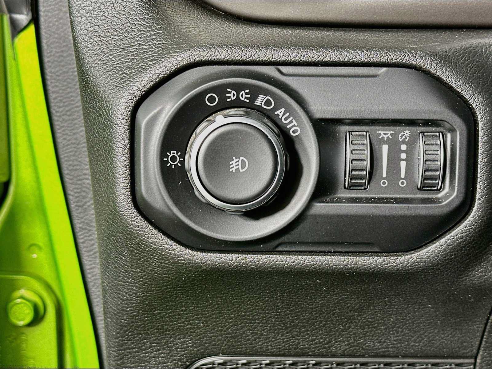 Used 2018 Jeep Wrangler Unlimited Sport S AWD/4WD image 10