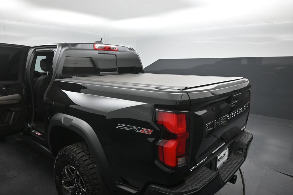 Used 2025 Chevrolet Colorado ZR2 w/ Technology Package AWD/4WD image 23