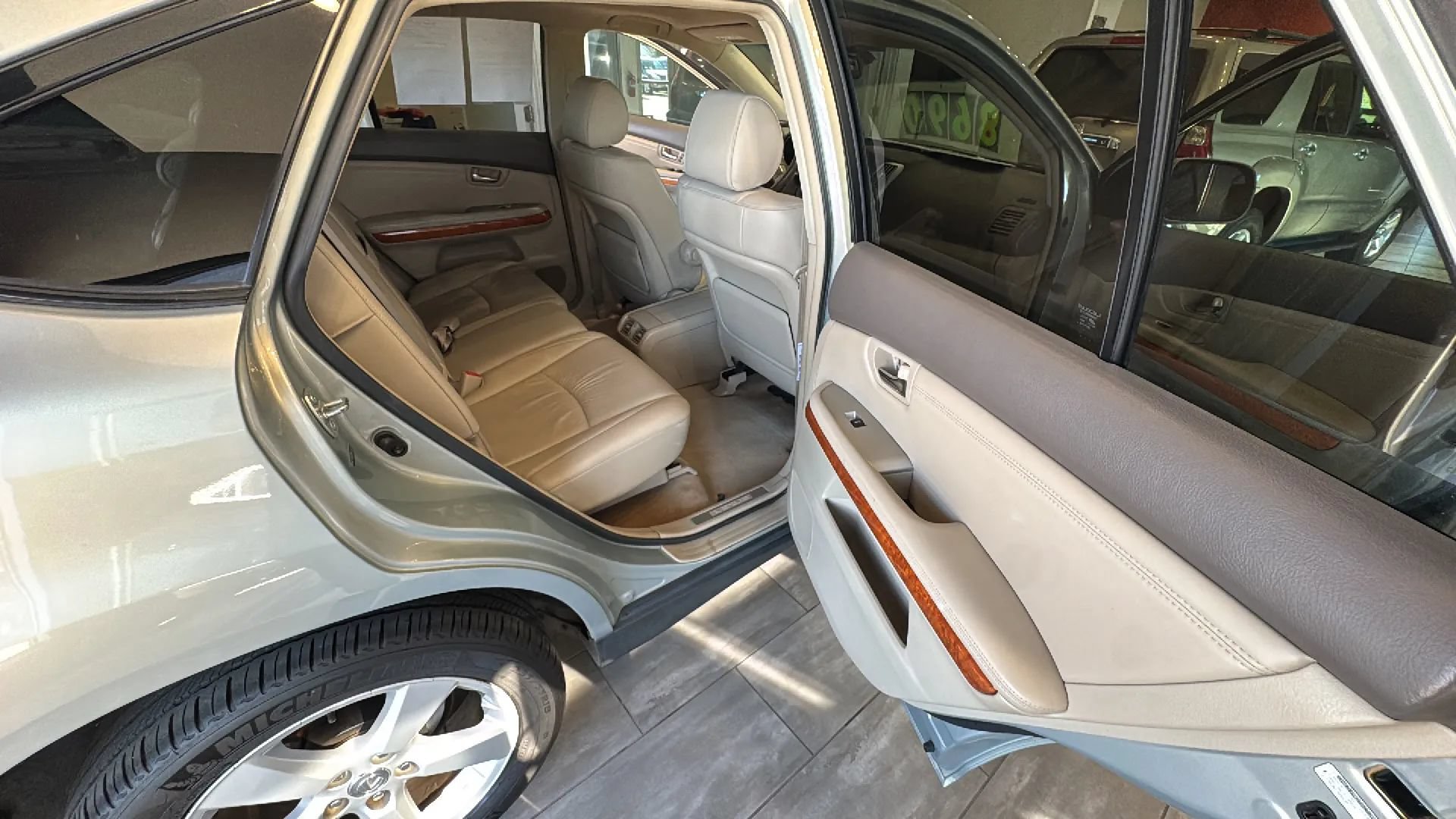 Used 2004 Lexus RX 330 w/ Premium Plus Pkg FWD image 36