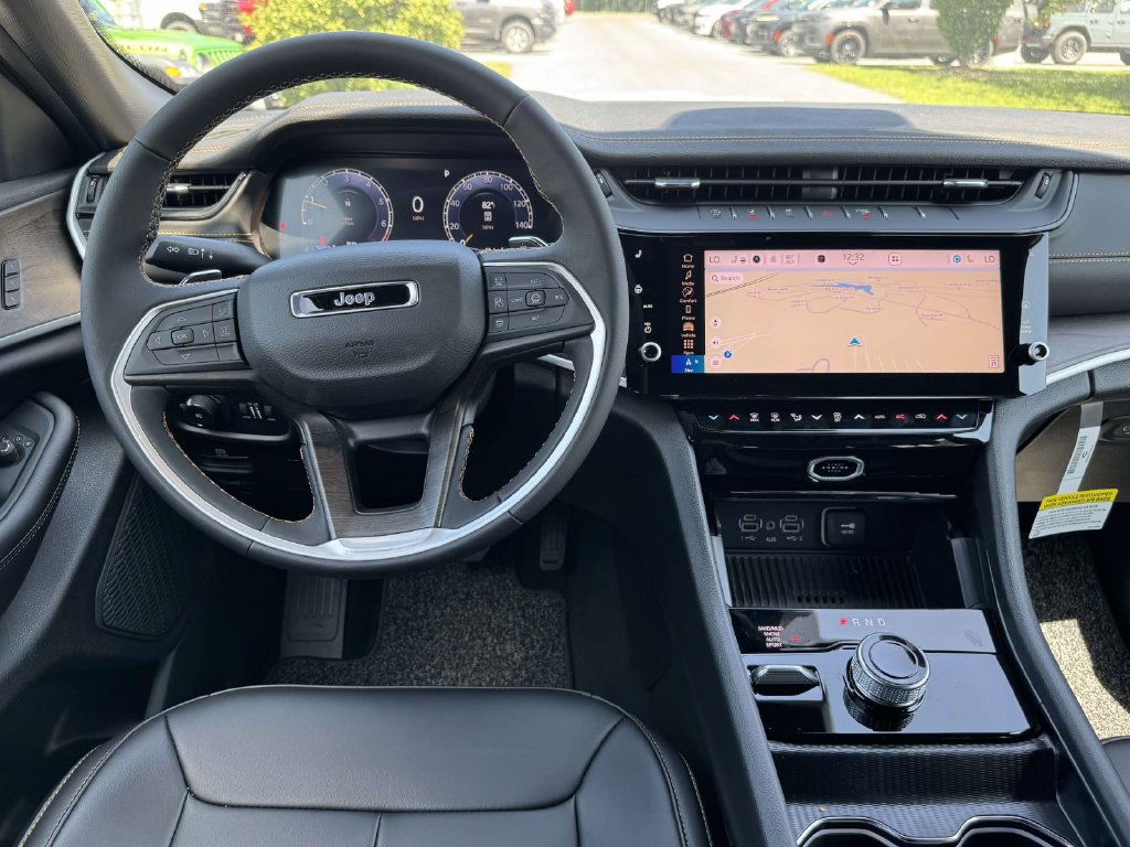 New 2026 Jeep Grand Cherokee Limited AWD/4WD image 16