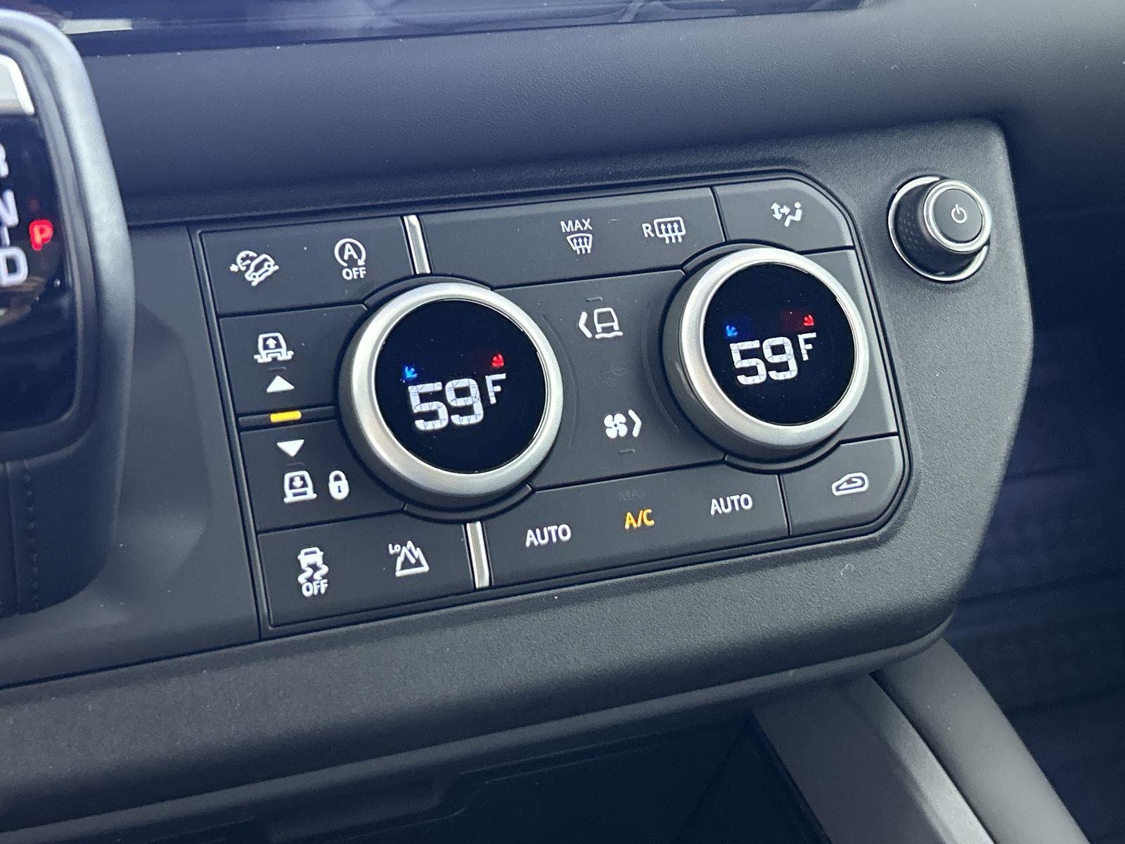 New 2025 Land Rover Defender 130 X-Dynamic SE image 15