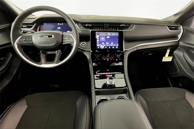 New 2025 Jeep Grand Cherokee Laredo image 6