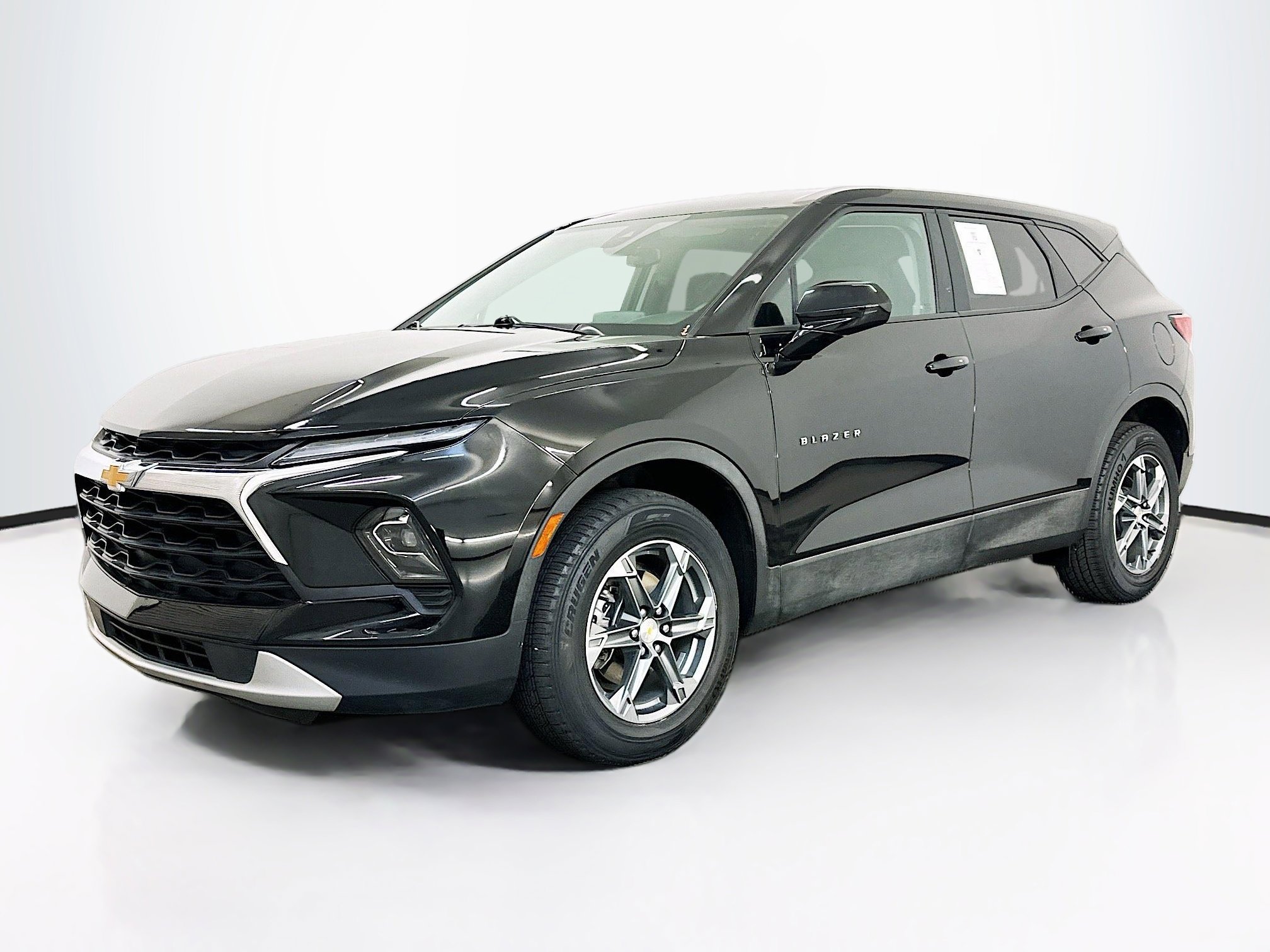 Used 2025 Chevrolet Blazer LT AWD/4WD image 3