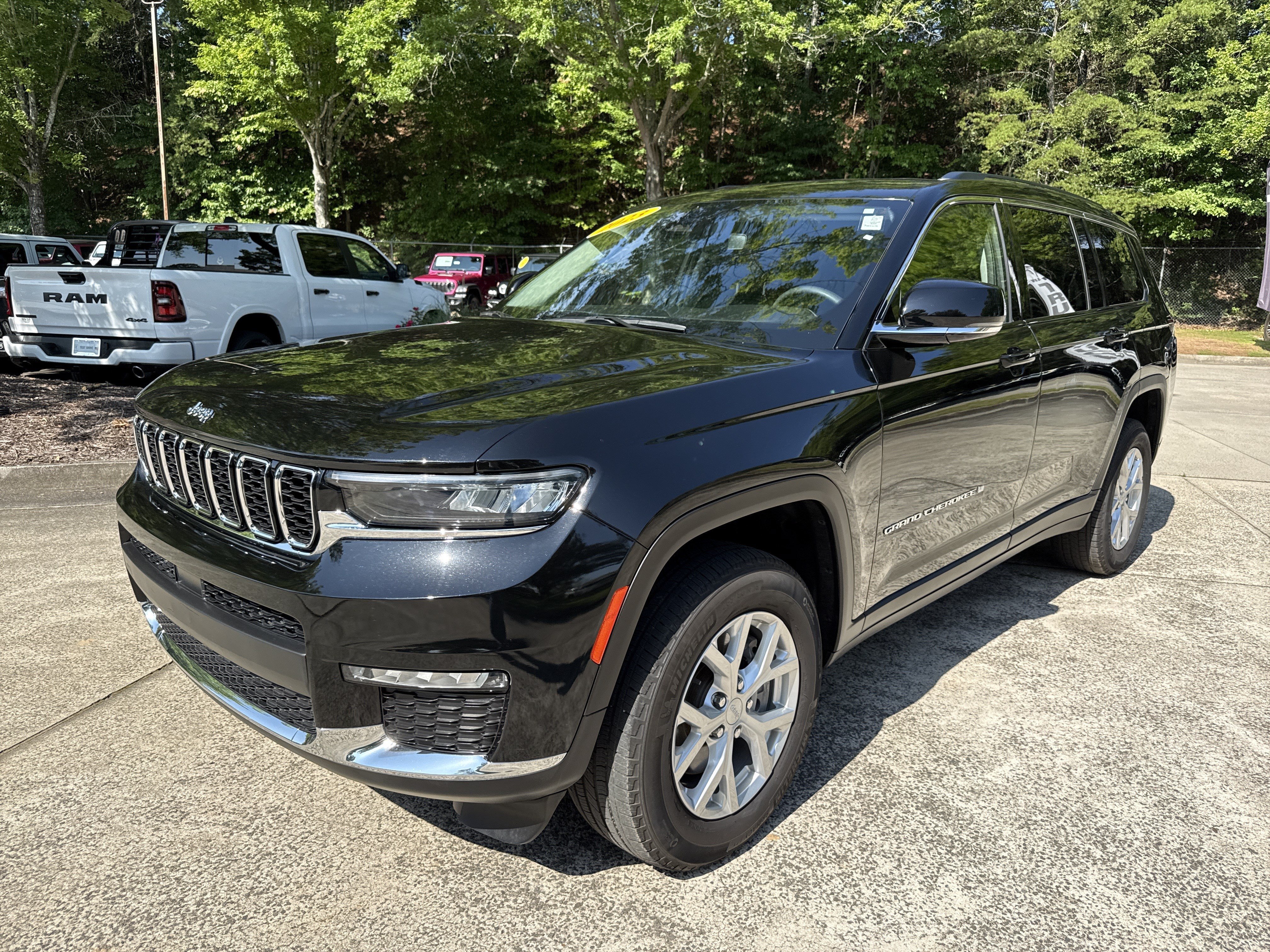 Used 2023 Jeep Grand Cherokee L Limited AWD/4WD image 3