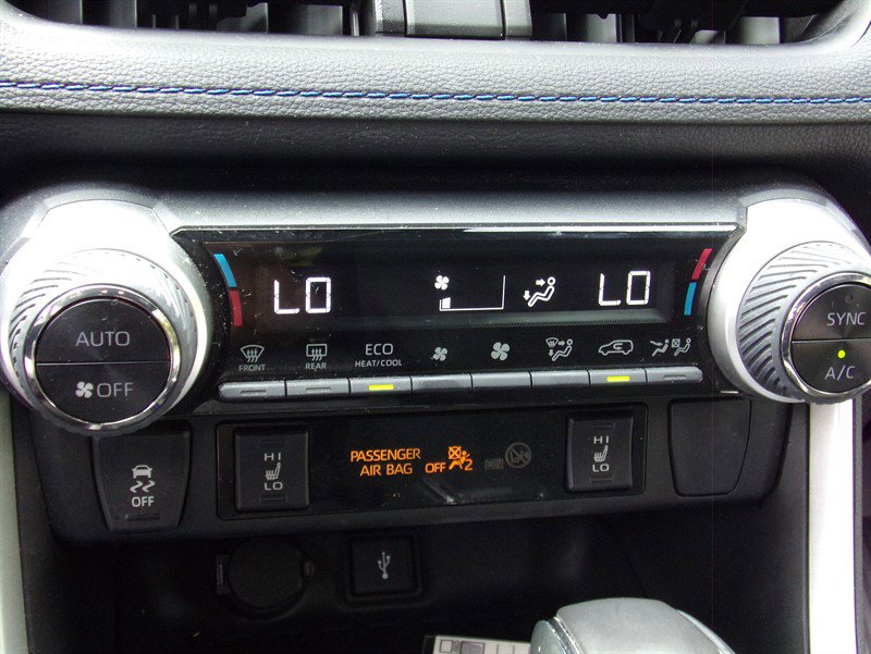 Used 2022 Toyota RAV4 SE image 41