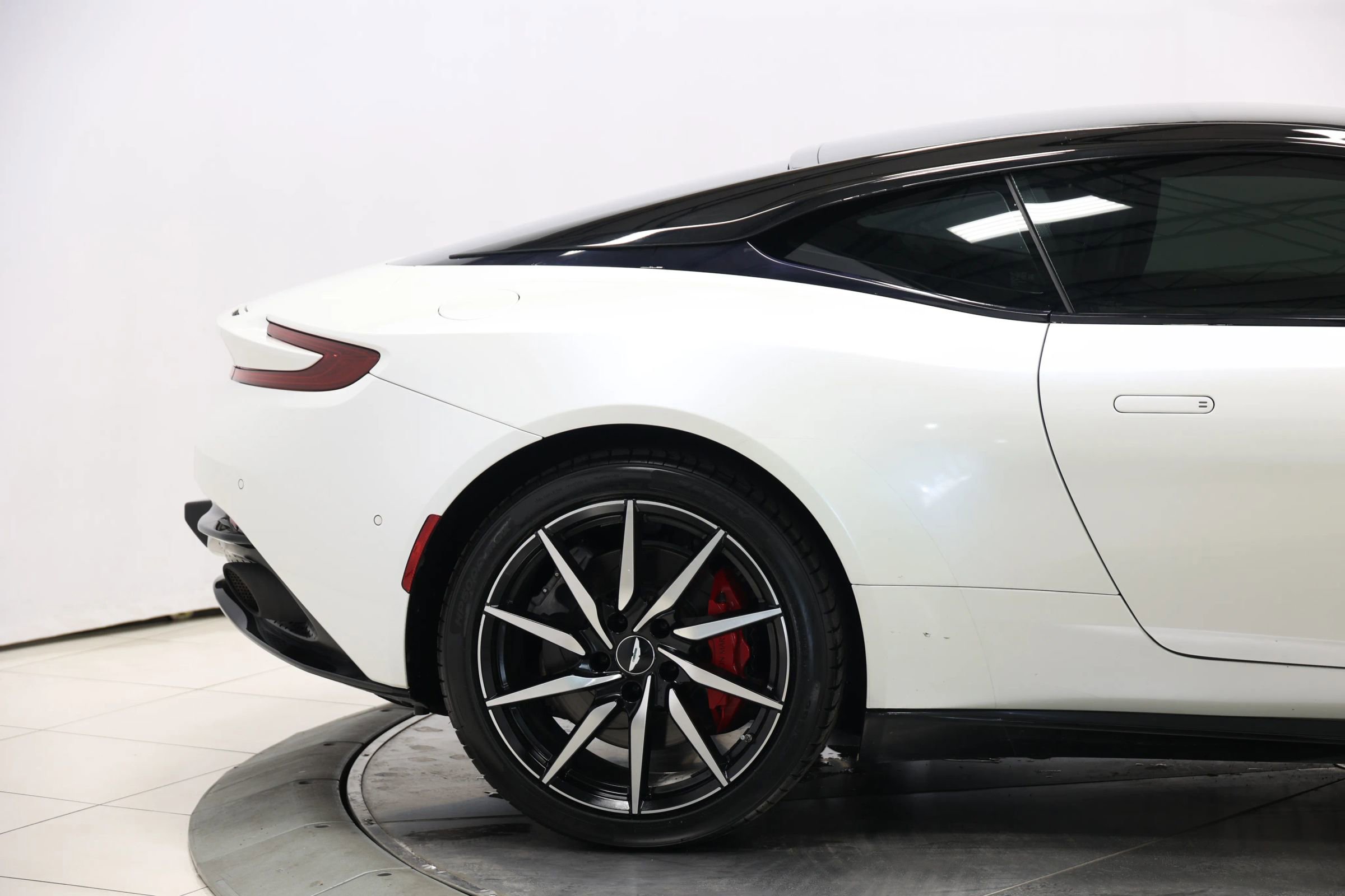 Used 2017 Aston Martin DB11 V12 image 68