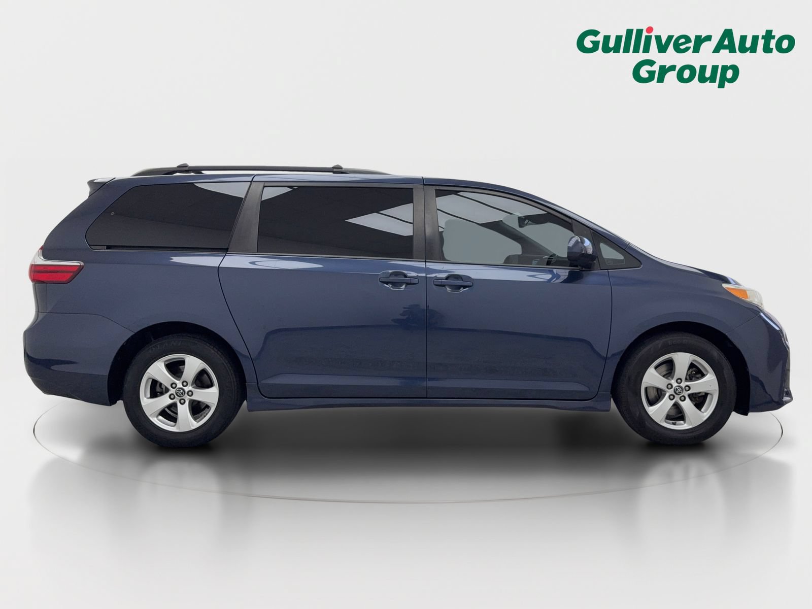 Used 2018 Toyota Sienna LE w/ Carpet Mat Package FWD image 10