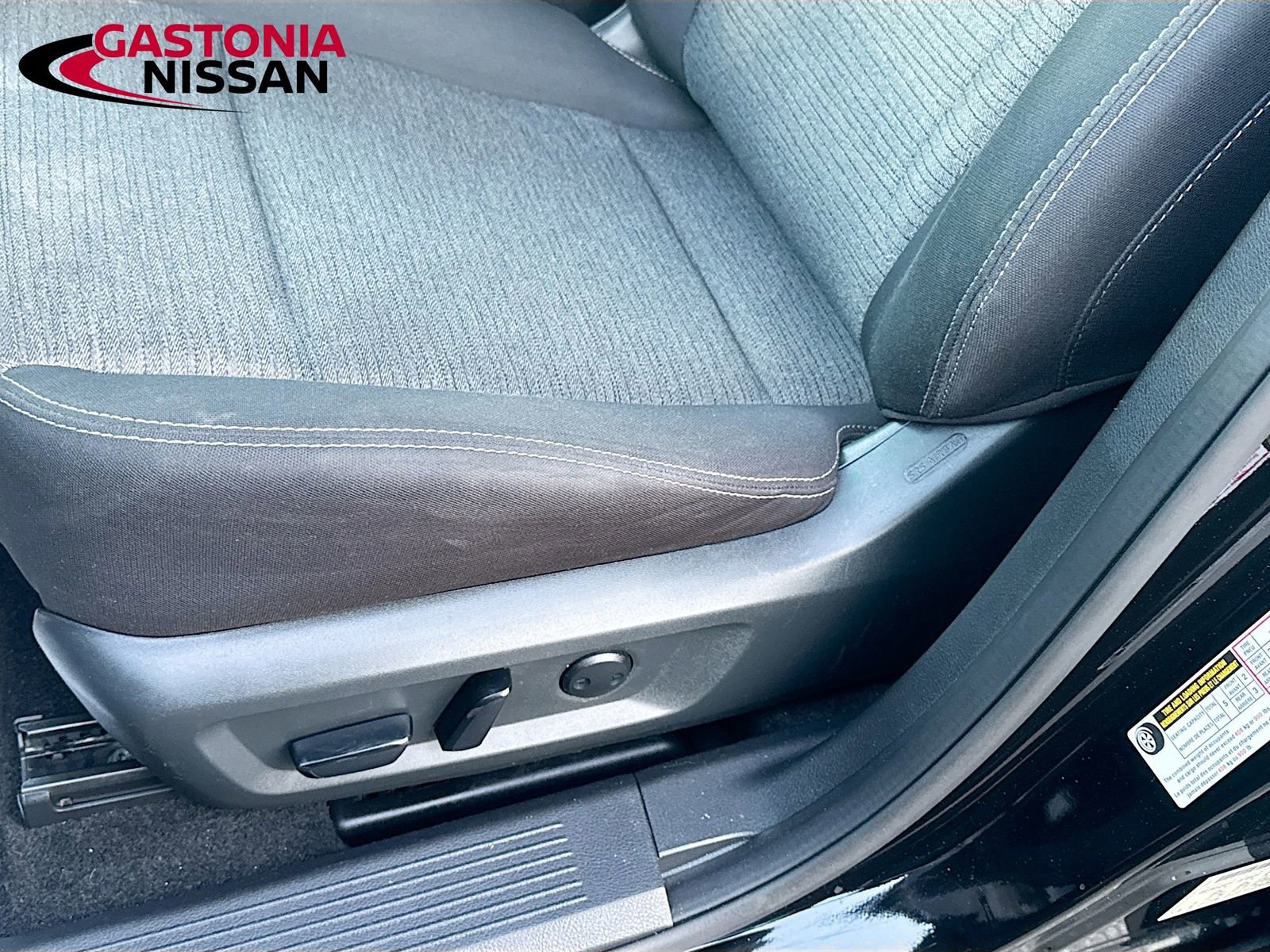 Used 2023 Nissan Rogue SV image 23