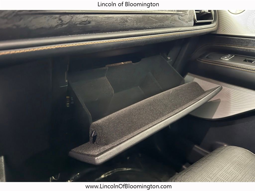 Certified 2025 Lincoln Aviator Black Label image 46