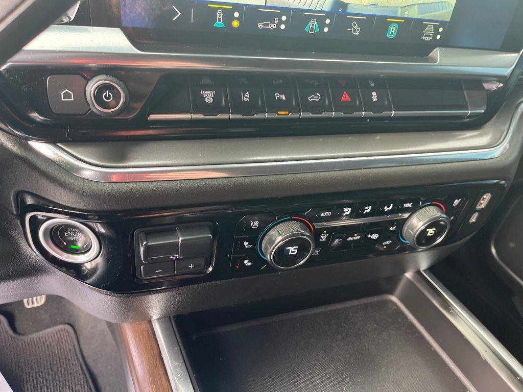 Used 2024 Chevrolet Silverado 3500 High Country w/ High Country Premium Package AWD/4WD image 15