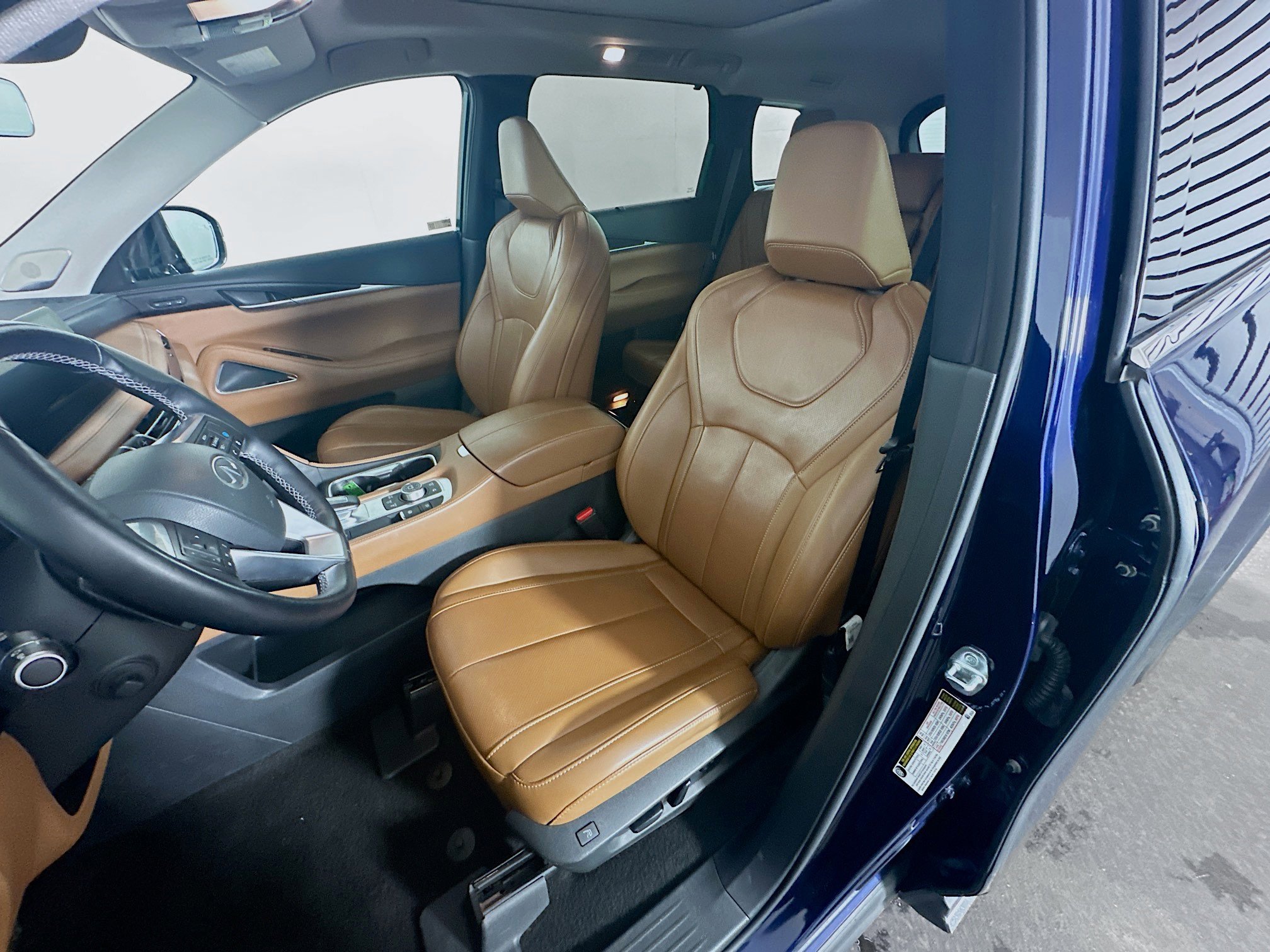 Used 2023 INFINITI QX60 Sensory AWD/4WD image 13