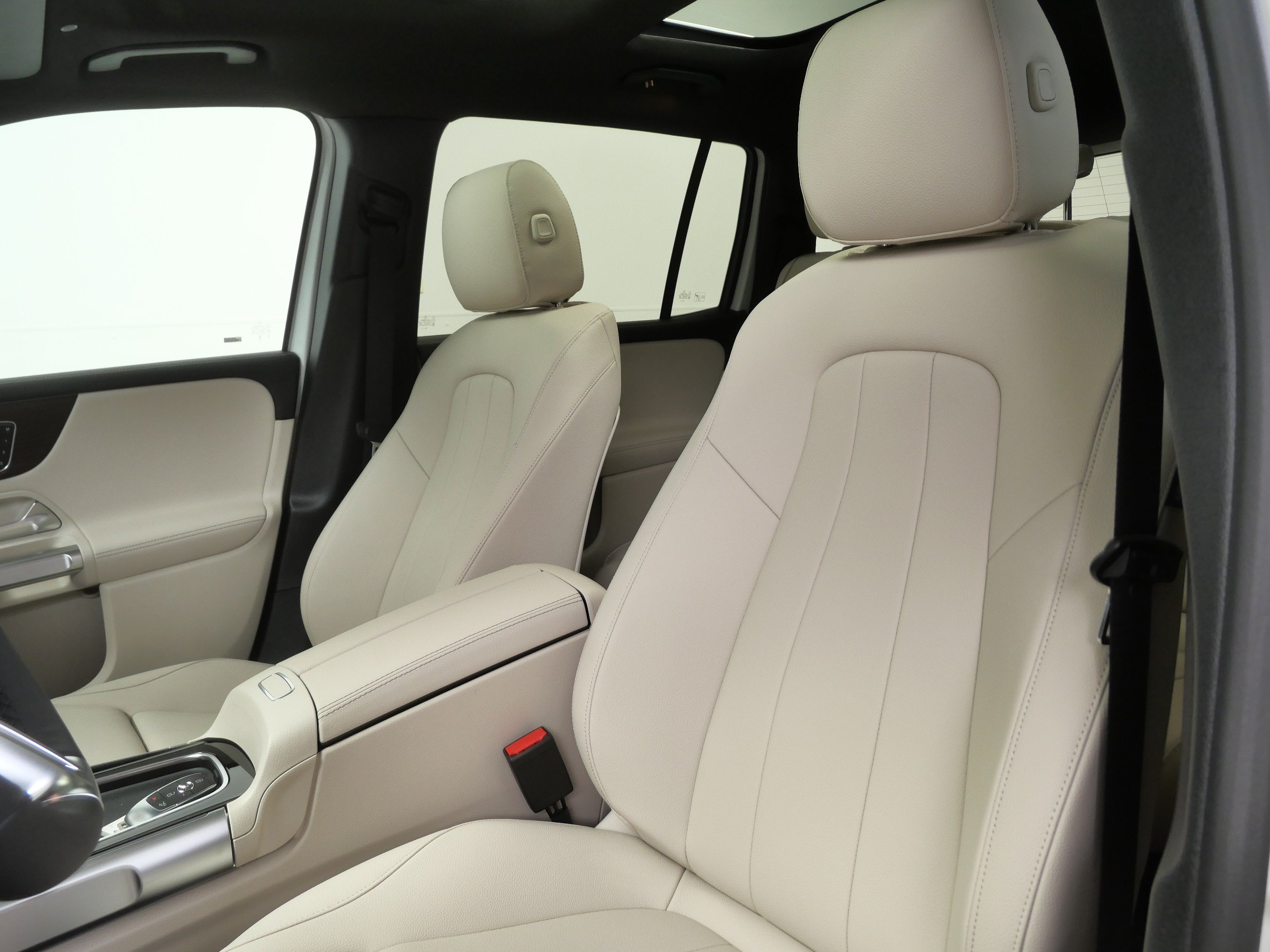 New 2026 Mercedes-Benz GLB 250 4MATIC image 12