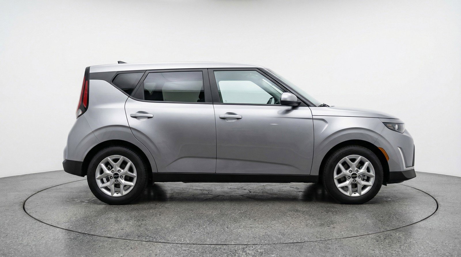 Used 2025 Kia Soul LX w/ LX Technology Package FWD image 11