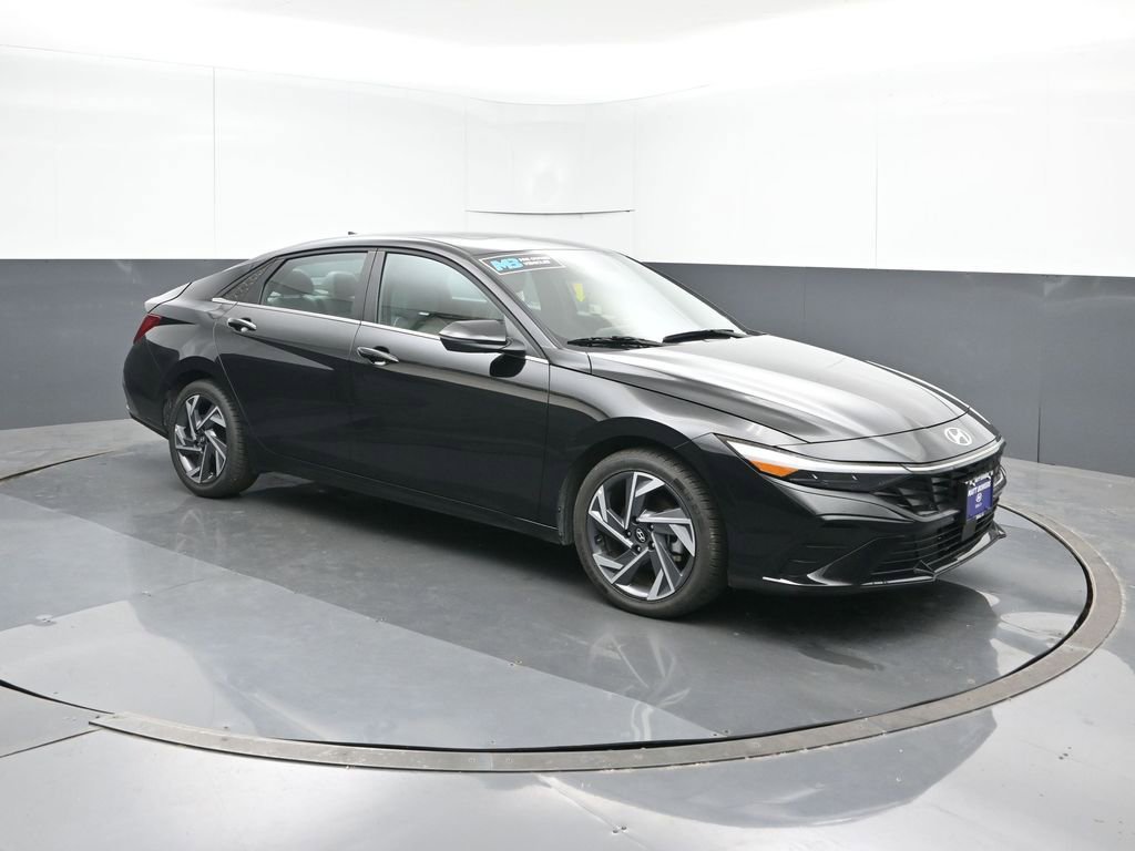 Used 2025 Hyundai Elantra Limited image 7