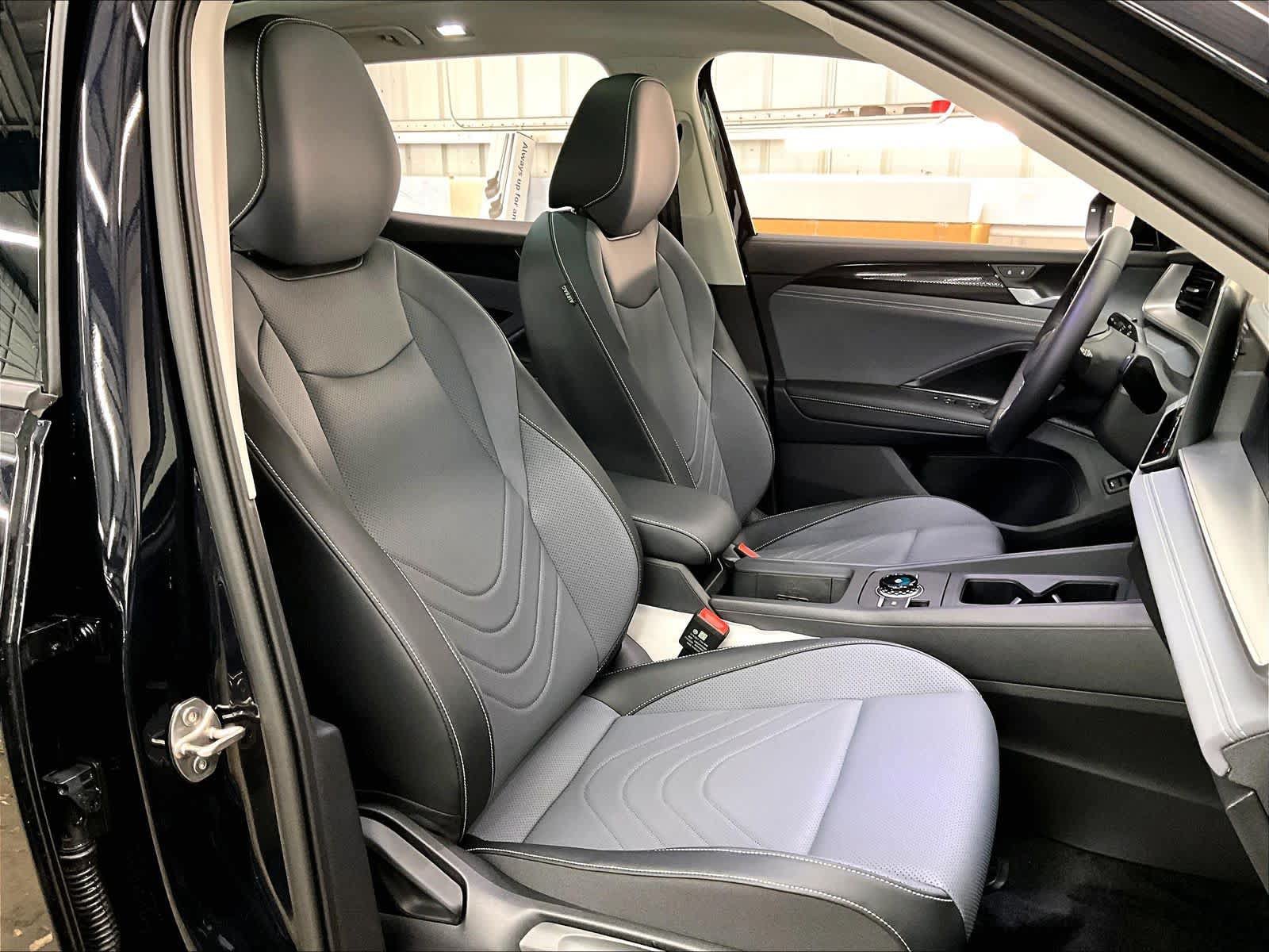 New 2026 Volkswagen Tiguan SE AWD/4WD image 12