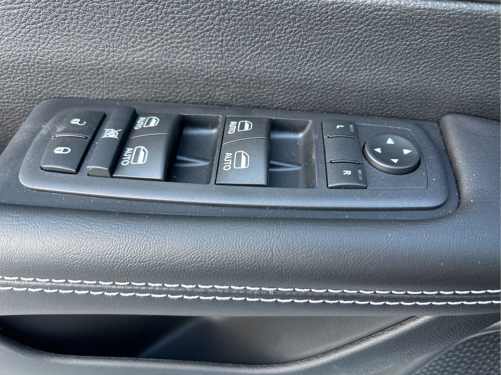 New 2026 Chrysler Pacifica Select w/ S Appearance Package FWD image 12