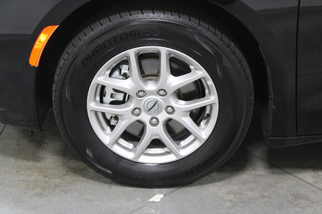 Used 2024 Chrysler Pacifica Touring-L image 18