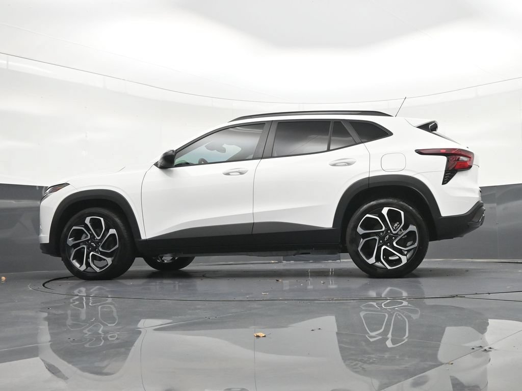 Used 2025 Chevrolet Trax RS w/ Sunroof Package FWD image 27