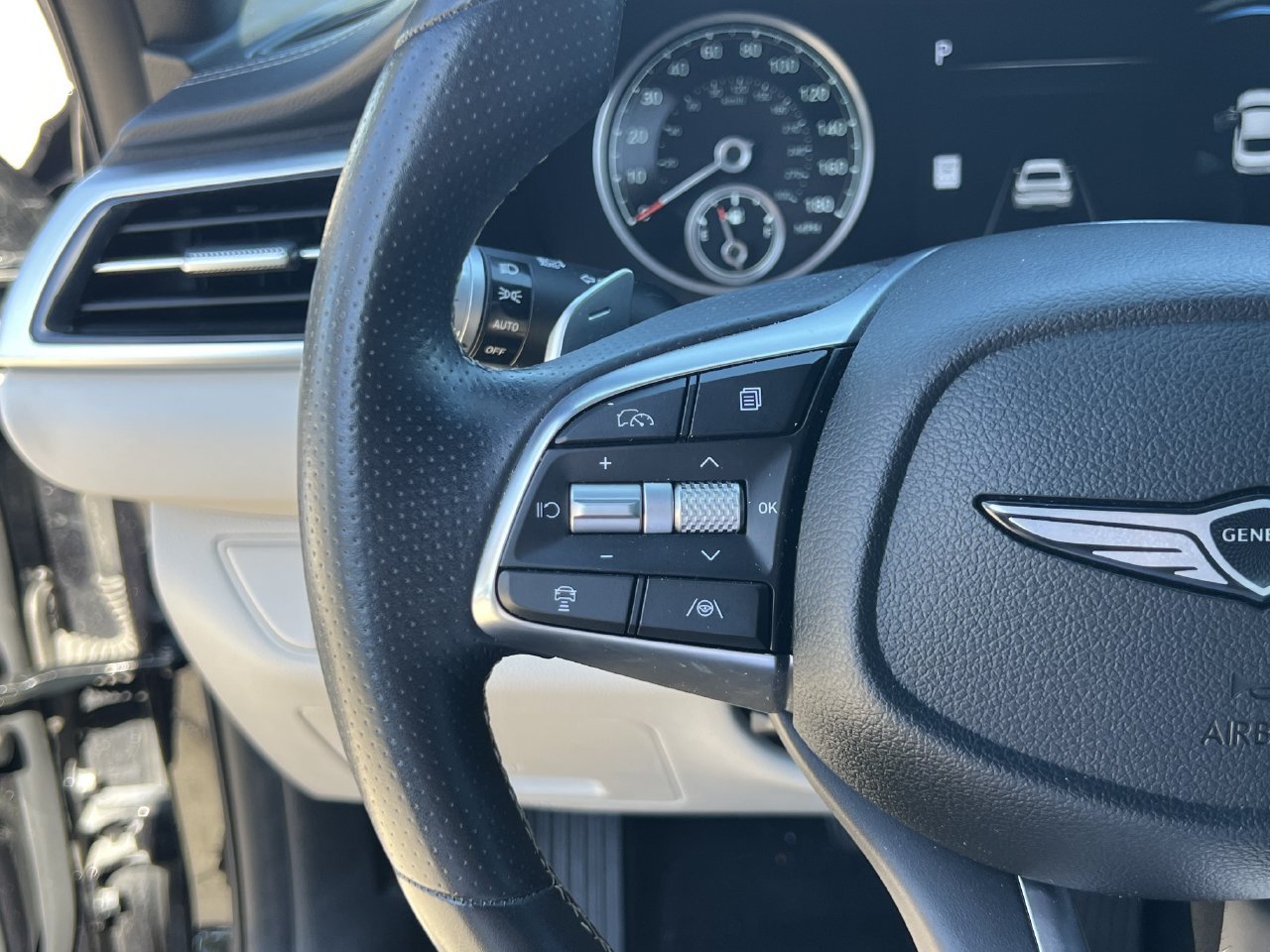 Used 2024 Genesis G70 2.5T RWD image 10