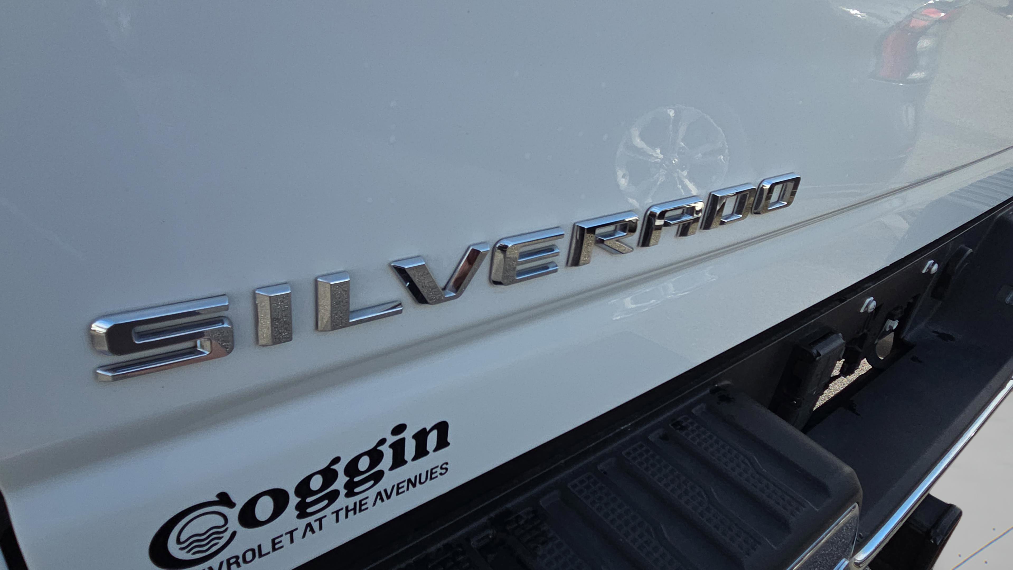 Used 2025 Chevrolet Silverado 2500 LTZ w/ LTZ Premium Package image 16