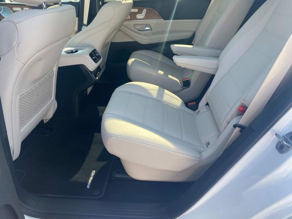 Used 2025 Mercedes-Benz GLS 580 4MATIC image 27