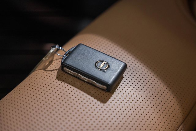 Used 2022 Volvo XC60 B5 Inscription w/ Climate Package image 42