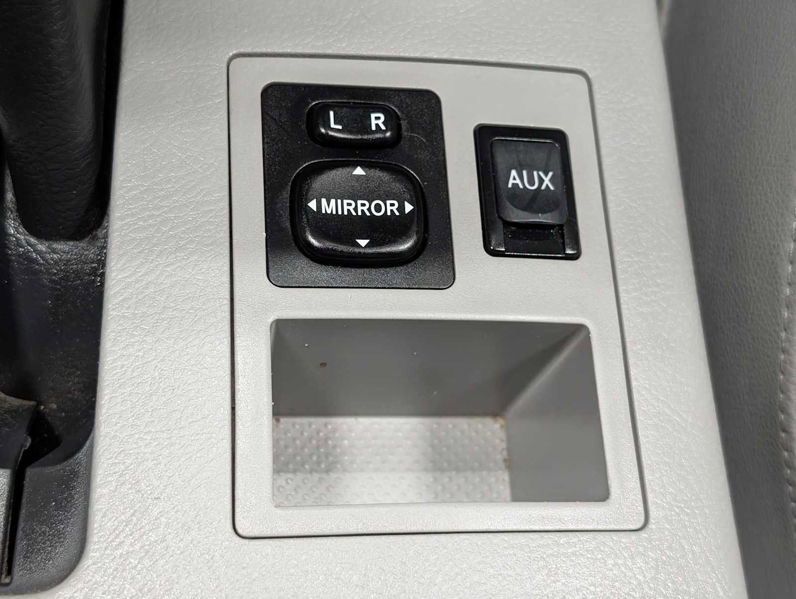 Used 2011 Toyota RAV4 Limited w/ Limited Extra Value Pkg AWD/4WD image 26
