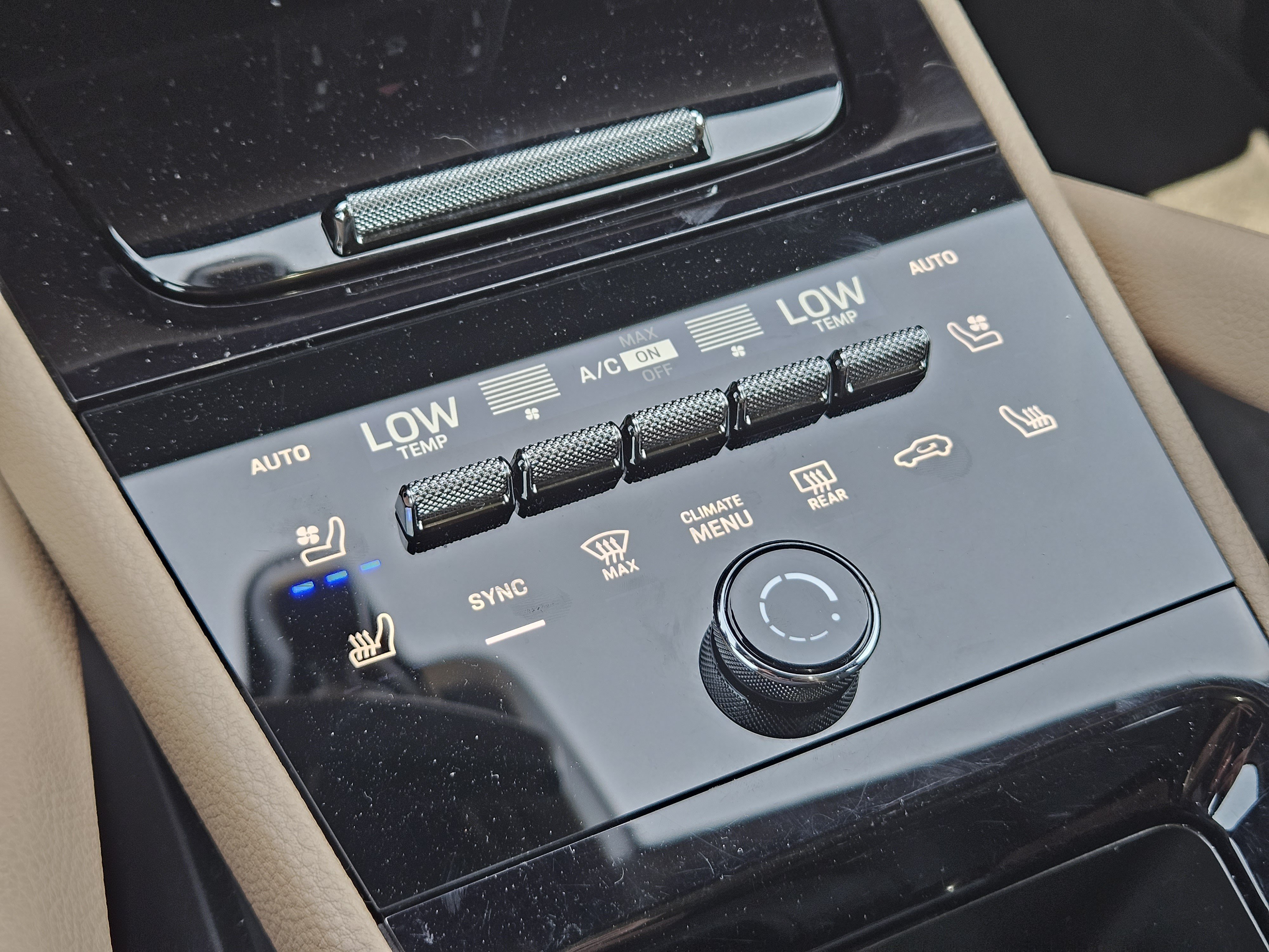 Certified 2024 Porsche Cayenne AWD/4WD image 19