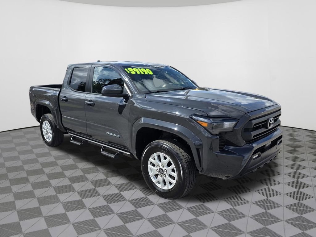 Used 2025 Toyota Tacoma SR5 AWD/4WD image 4