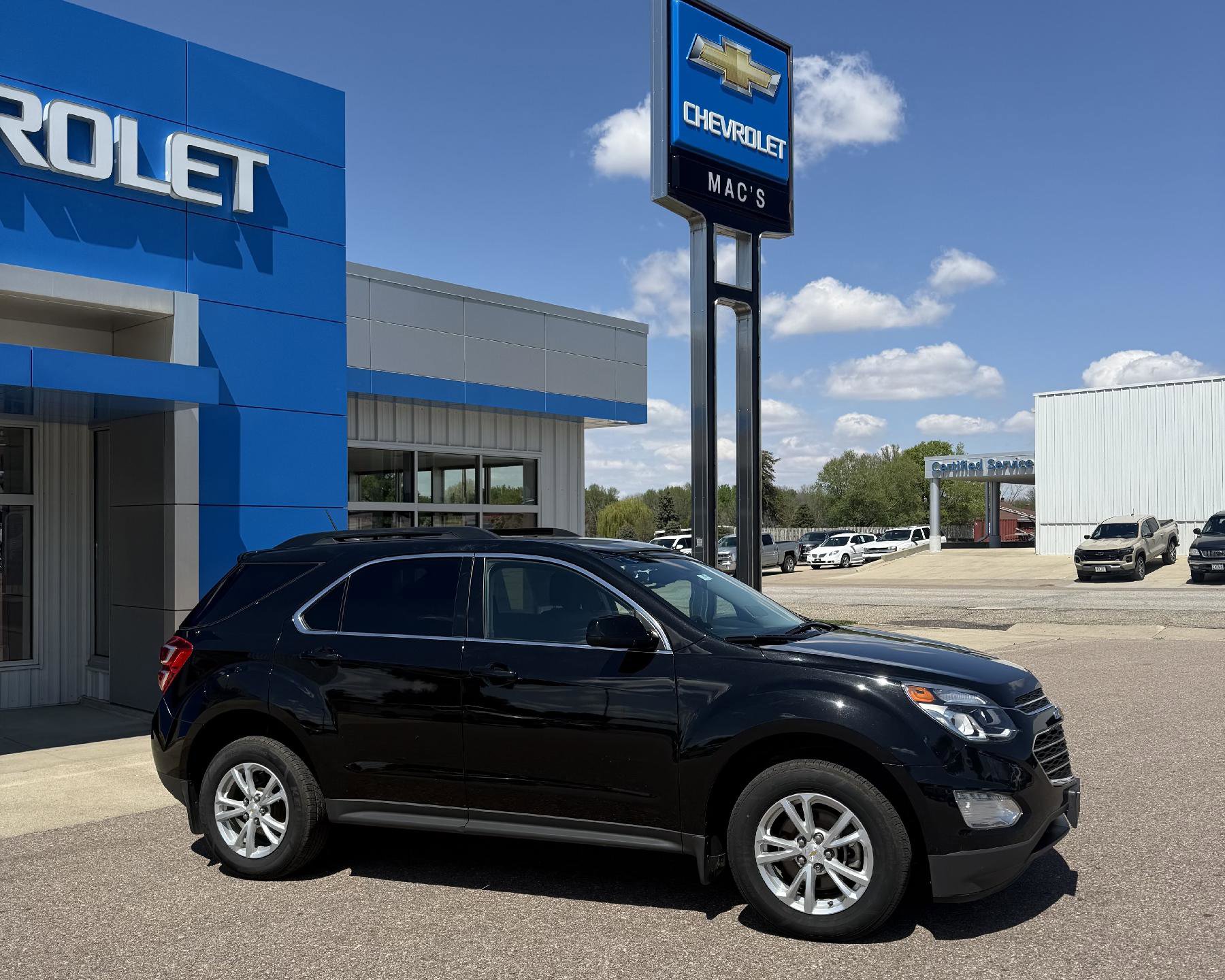 Used 2017 Chevrolet Equinox LT w/ Convenience Package FWD image 2