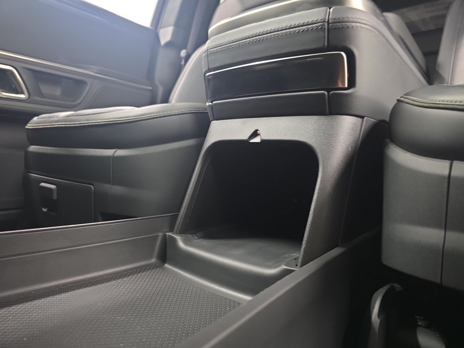 Used 2023 Rivian R1S Launch Edition AWD/4WD image 33