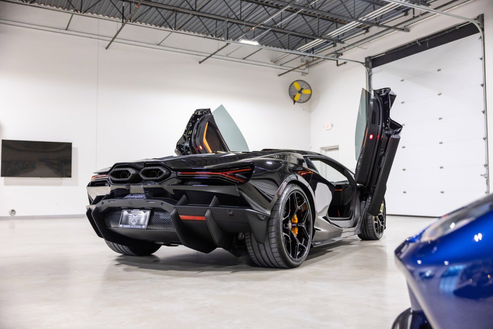 Used 2025 Lamborghini Revuelto image 4