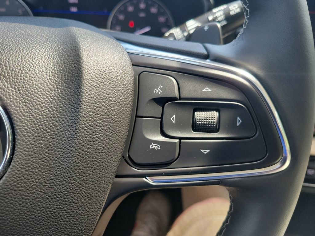 Used 2022 Buick Envision Avenir w/ Technology Package II FWD image 25