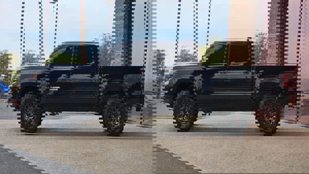 Used 2023 Toyota Tacoma TRD Sport image 6