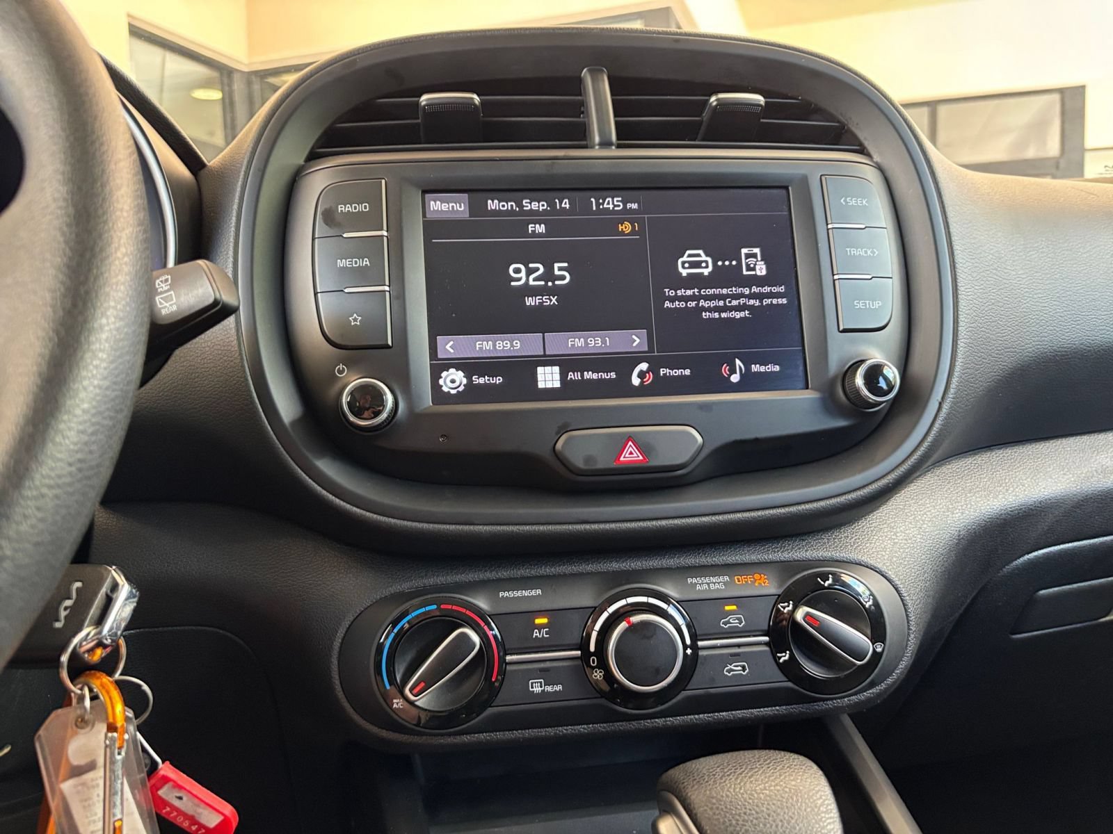 Used 2025 Kia Soul LX w/ LX Technology Package FWD image 16