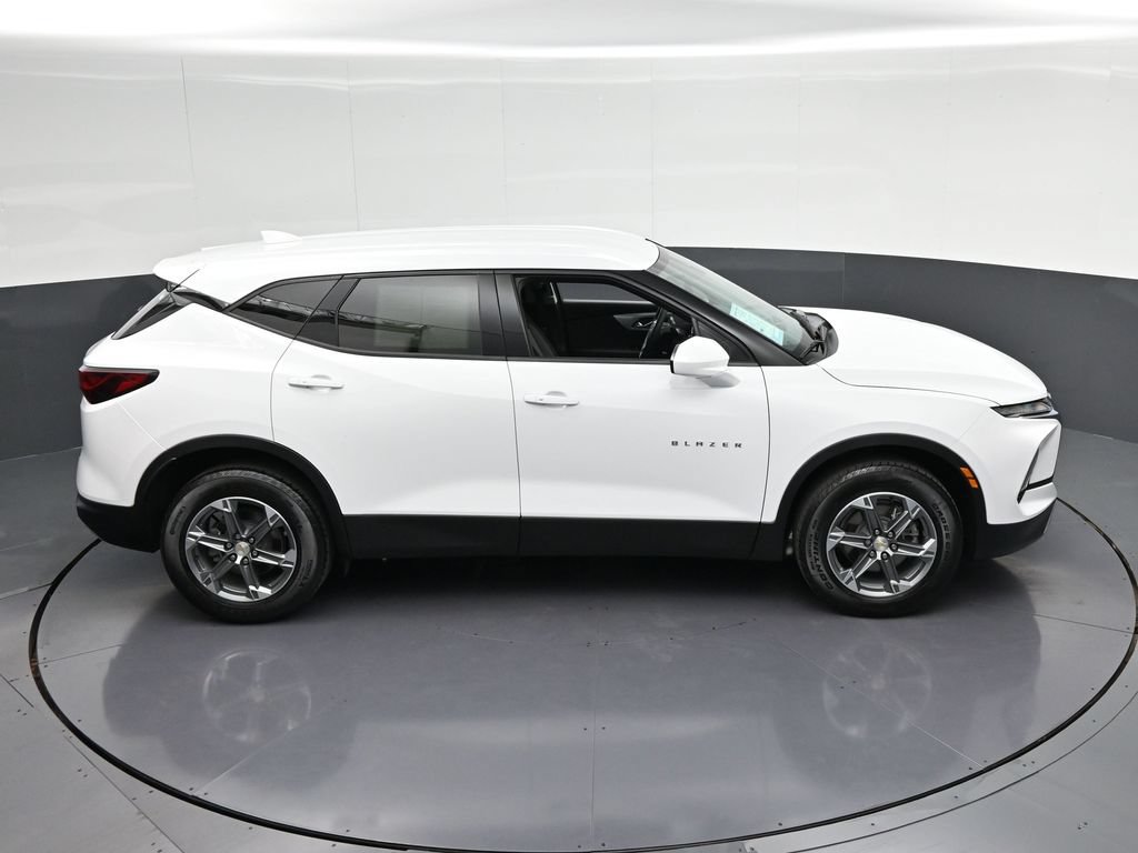 Used 2023 Chevrolet Blazer LT FWD image 23